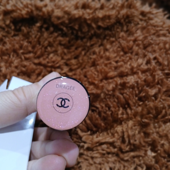 Chanel Baume Essentiel Multi-Use Glow Stick - Picture 2 of 4